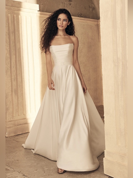 Dresses & Skirts - Timeless Paloma Blanca P5166 wedding dress